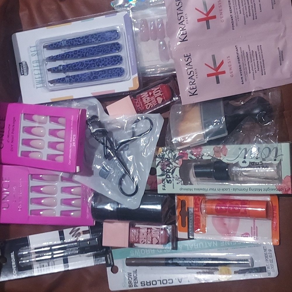 Eyelash curler , brushes , purple leopard tweezer set